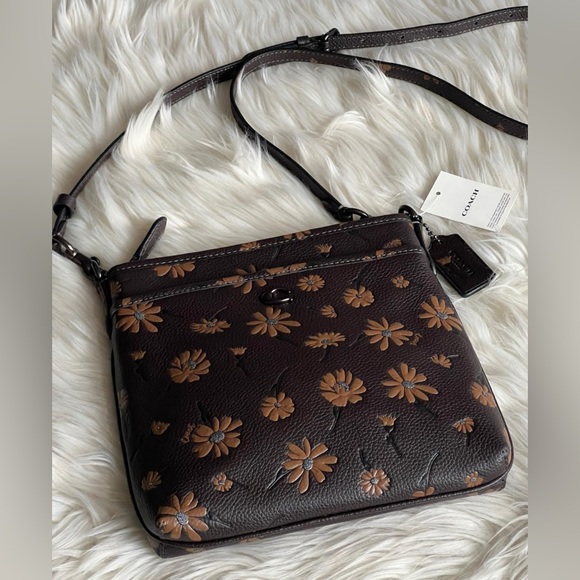 💰SOLD - CF332 - Coach Kitt Messenger Crossbody with Floral Print - Picture 5 of 11
